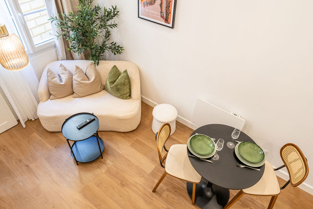 Chambre préparée pour une location courte durée